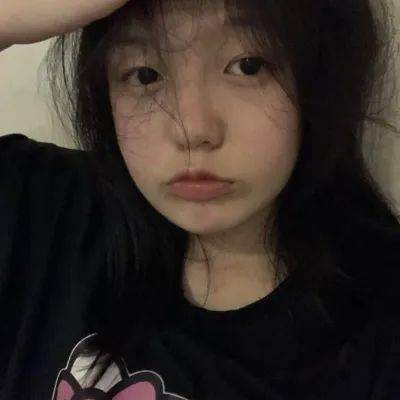 黄色大脚车停靠