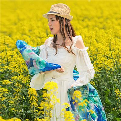 举报公职人员后喝农药去世烟花爆竹店主妻子发声